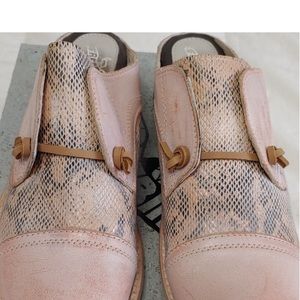 Freebird Malena pink multi size 9. Summer fun color and style!